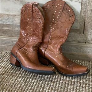 FINAL PRICE-Studded ariat cowboy boots